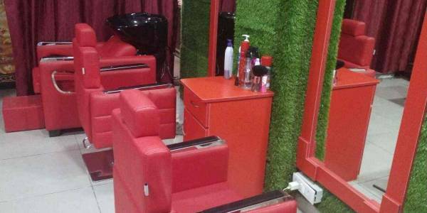 Looks Unisex Salon, Army area Kalka