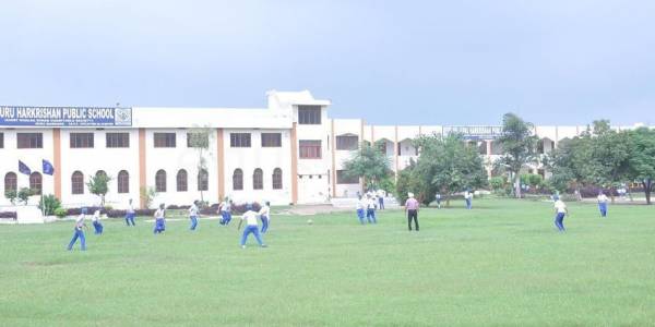 Sri Guru Harkrishan Public School, white avenue