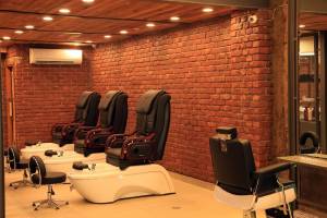 Geetanjali Salon,rajouri mgarden, Delhi
