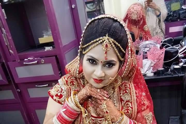 Hoor Luxury Salon Hair salon logo