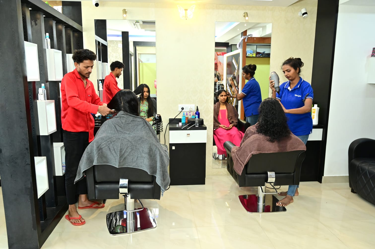 Beauty Time Unisex Salon logo