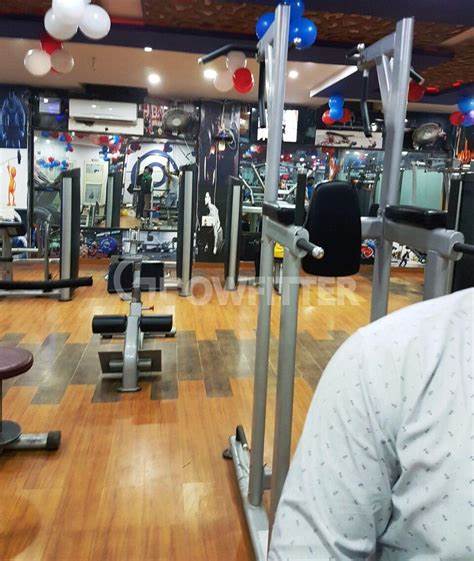 Curve Fitness Gym logo