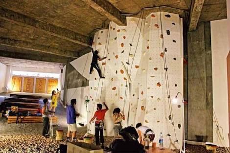"Introducing South Delhi’s Premier Indoor Climbing Gym – Leisure Rock Climbing by DelhiRock!"